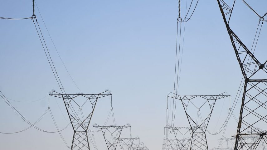 Linhas de transmissão de energia, energia elétrica