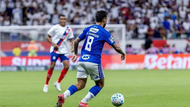 Matheus Henrique deixou o gramado no intervalo