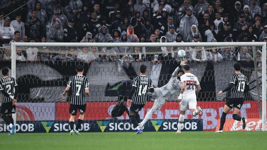 São Paulo enfrenta o Corinthians em Itaquera
