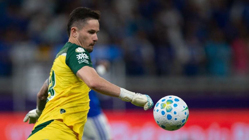 Tadeu jogador do Goiás durante partida contra o Cruzeiro no estádio Mineirão pelo campeonato Copa Do Brasil 2026.