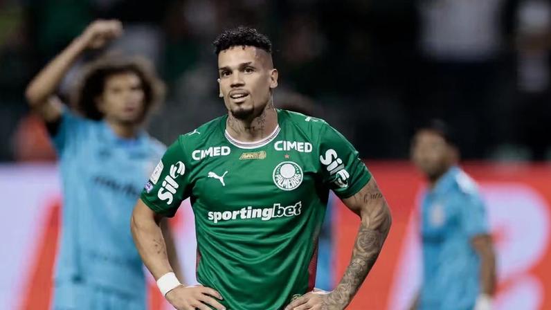 Paulinho teve boa chance contra o Santos, mas não conseguiu marcar — Foto: Marcello Zambrana/AGIF