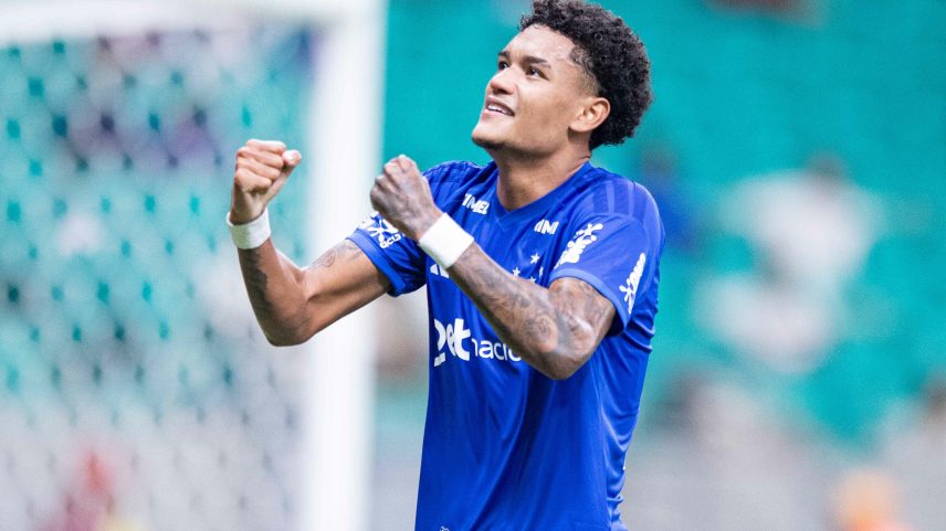 Herói do jogo, Kenji celebra gol marcado e dedica vitória para o lateral William