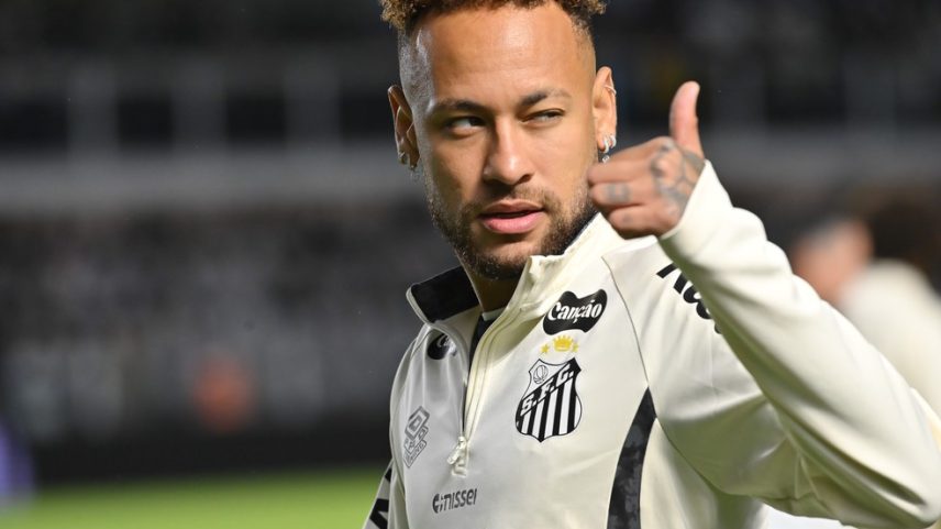 Neymar está na seleção dos melhores brasileiros do Cartola nesta temporada — Foto: Jota Erre/AGIF