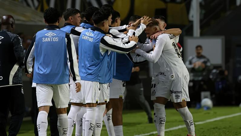Neymar comemora gol em Santos x Bragantino — Foto: Mauricio De Souza/AGIF