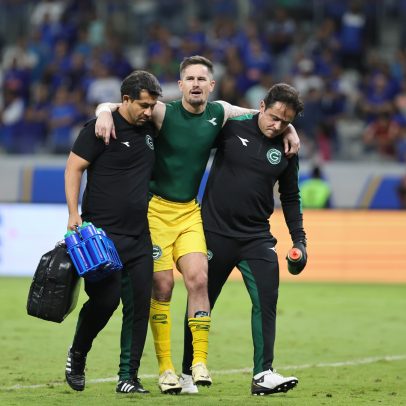 Tadeu brilha contra o Cruzeiro, sai de ambulância e preocupa Goiás