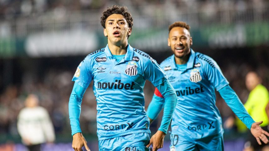 Gabriel Bontempo e Neymar comemoram gol do Santos contra o Coritiba — Foto: Luis Garcia/AGIF
