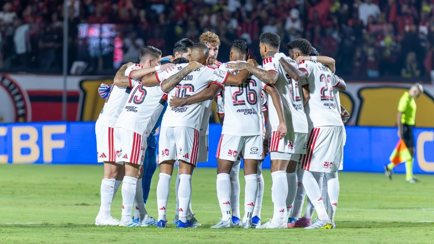 Jogadores do Flamengo contra o Vitória — Foto: Márcio José/AGIF