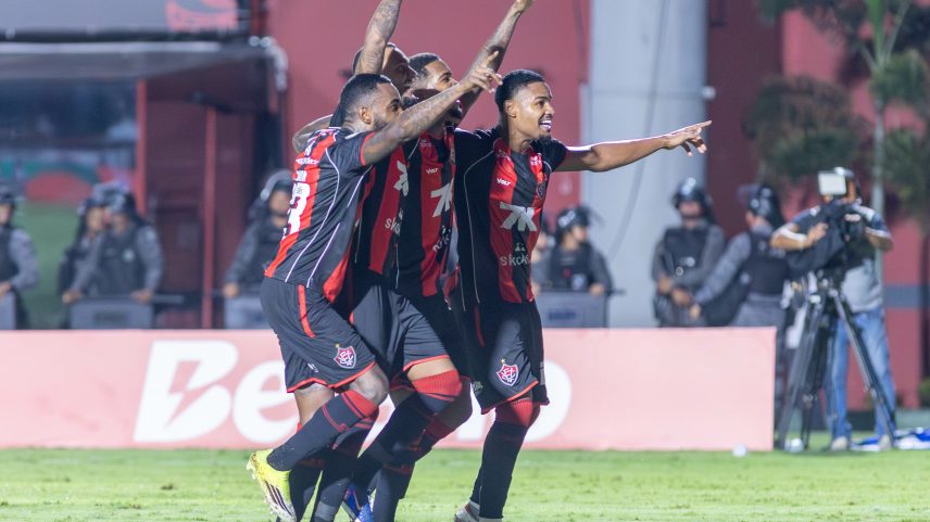 Vitória elimina o Flamengo e avança às oitavas da Copa do Brasil