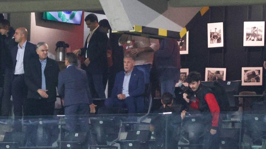 Ancelotti assiste a Athletico-PR x Flamengo — Foto: Robson Mafra/AGIF