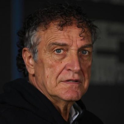 Cuca diz que Santos falta malandragem e cobra reforços para três frentes
