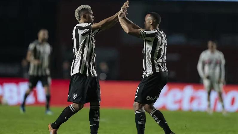 Barrera comemora gol do Botafogo contra o São Paulo — Foto: Marco Miatelo/AGIF