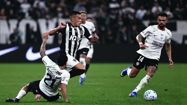 Cuello em Corinthians x Atlético-MG — Foto: Ettore Chiereguini/AGIF