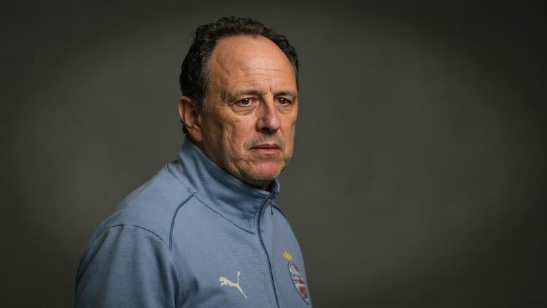 Rogério Ceni em Coritiba x Bahia — Foto: Robson Mafra/AGIF
