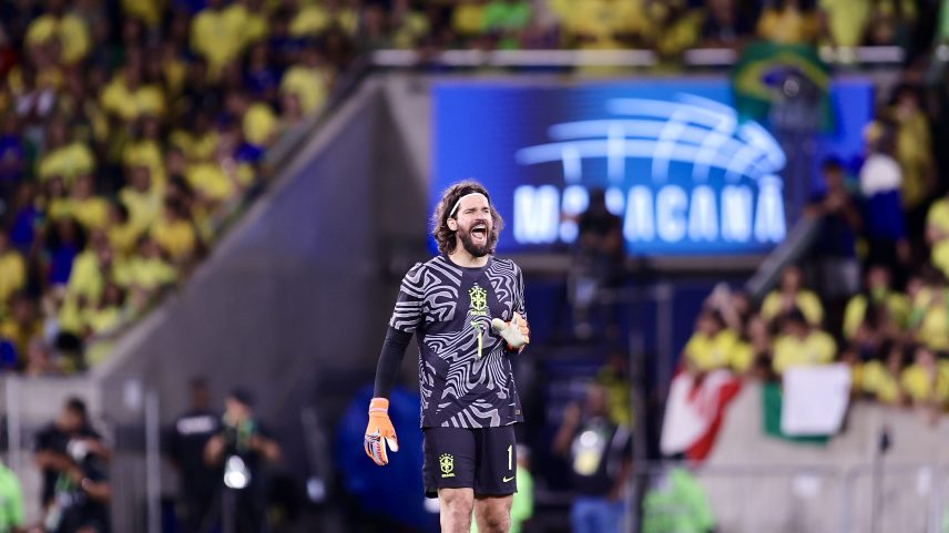 Alisson em Brasil x Panamá — Foto: Baggio Rodrigues/AGIF