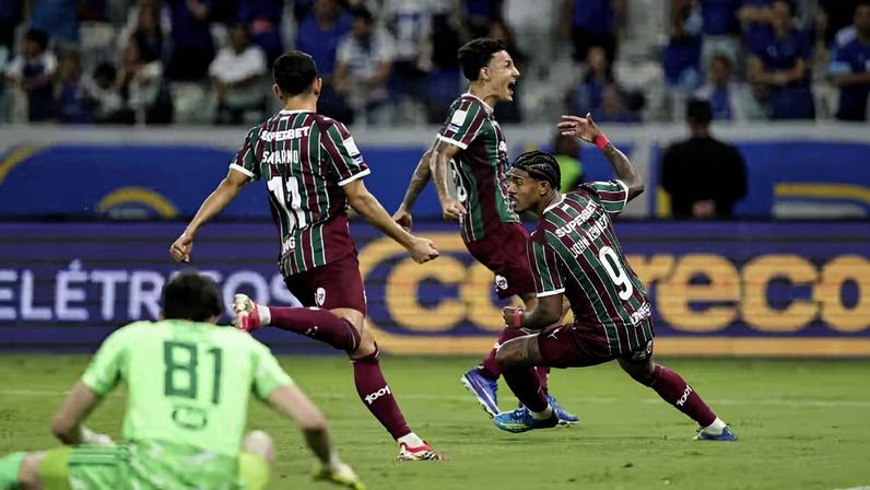 John Kennedy comemora gol do Fluminense sobre o Cruzeiro — Foto: Gilson Lobo/AGIF