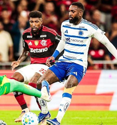 Agora no Cruzeiro, Gerson fez seu primeiro jogo contra o Flamengo após saída conturbada