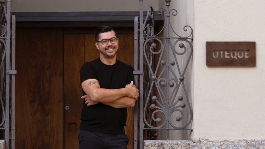 Alberto Landgraf em frente ao Oteque, no Rio de Janeiro