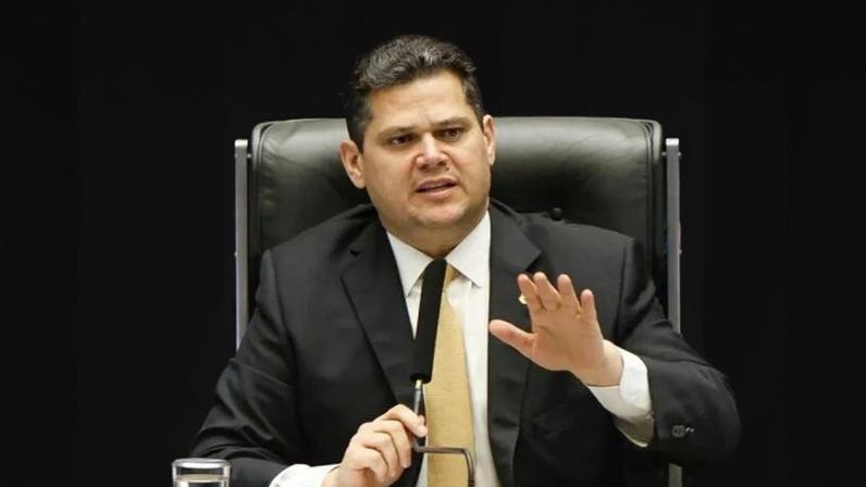 Coalizão do Congresso pressiona Alcolumbre para votar Redata até junho