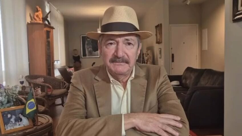Rebelo é pré-candidato à Presidência, deputado federal por 6 mandatos, ex-presidente da Câmara, ministro por 4 vezes e autor de 5 livros