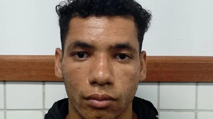 Alessandro Martins dos Santos, de 21 anos, é o único maior de idade entre os cinco suspeitos de estuprar dois meninos em São Paulo e divulgar vídeos (Polícia Civil-SP/Divulgação)