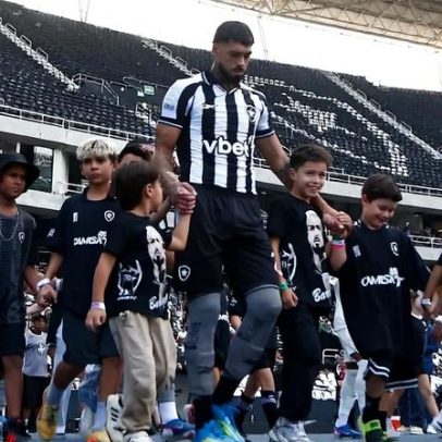 Barboza se emociona na despedida após vitória do Botafogo