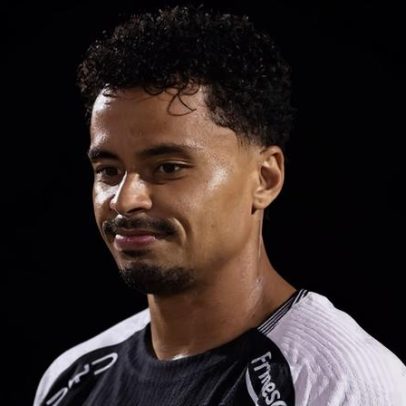 Suspensão de André abre espaço para opção de Diniz no Corinthians