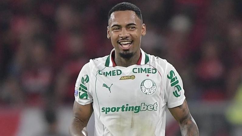 Allan, do Palmeiras, celebra gol contra o Flamengo, em jogo válido pelo Brasileirão