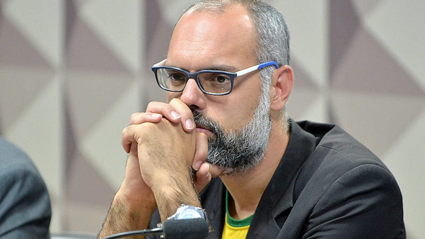 Defesa de Flávio foi adiantada por Allan dos Santos