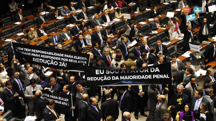 Em 2015, maioria da Câmara dos Deputados aprovou redução da maioridade penal, mas Senado arquivou