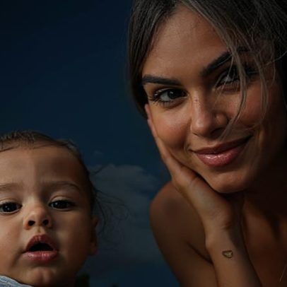 Amanda Kimberlly se emociona com atitude da filha com Neymar