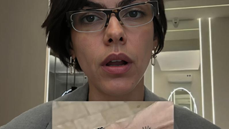 Amanda Castanha mostrou uma foto de como era o relógio perdido