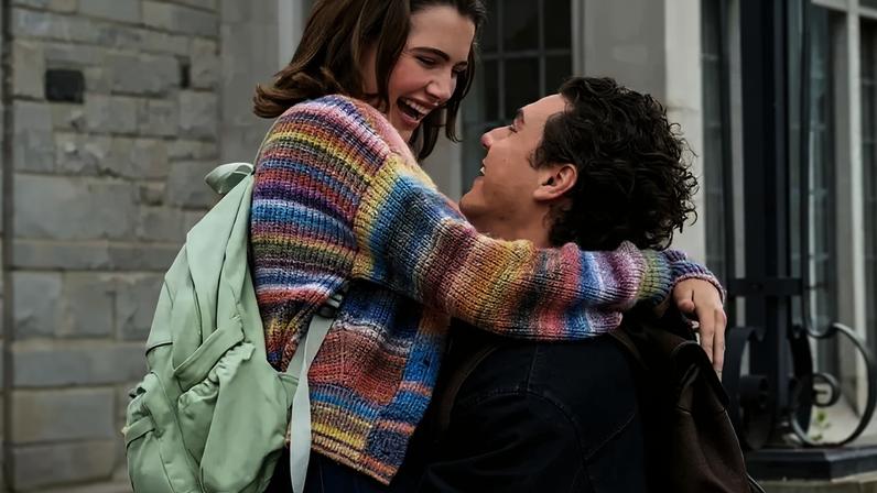 Diferenças entre a série e o livro de Off Campus: 10 pontos