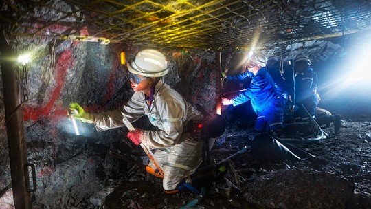 FT: EUA e África do Sul avançam em acordos de mineração após um ano de tensões