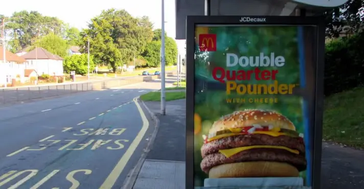 Amsterdã veta publicidade de carne e combustíveis fósseis nas ruas