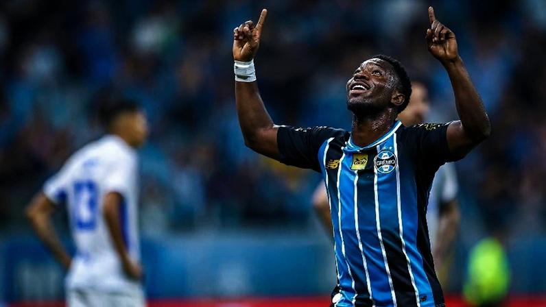 Amuzu, atacante do Grêmio