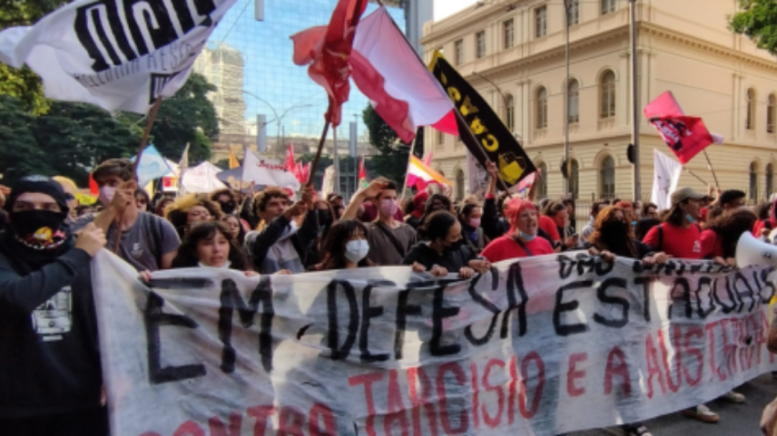 Estudantes protestam nesta segunda-feira, 11, na Praça da República