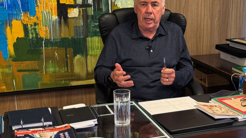 Técnico Carlo Ancelotti durante entrevista à Reuters 12 de maio de 2026 REUTERS/Sergio Queiroz