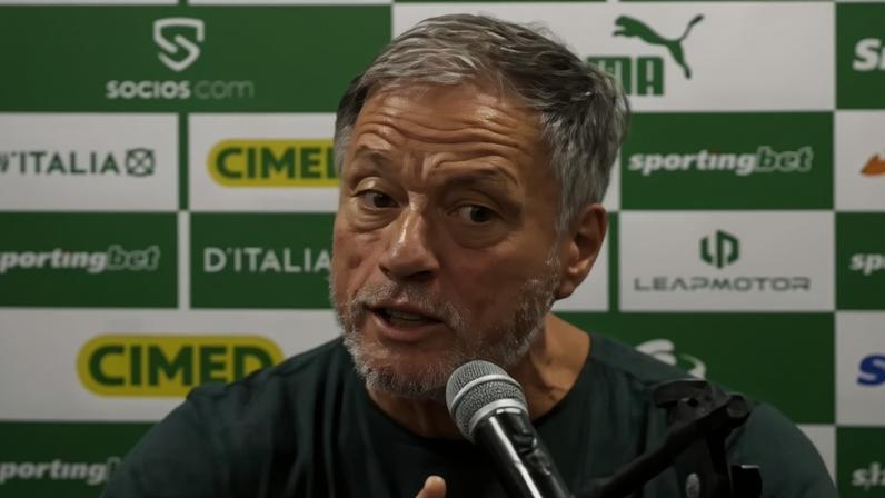 Anderson Barros, diretor de futebol do Palmeiras, reclamou de gol anulado no jogo contra o Remo