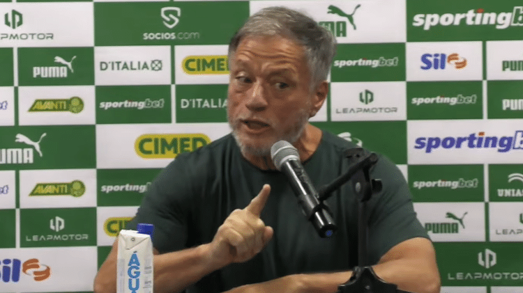 Anderson Barros, diretor de futebol do Palmeiras, reclamou de gol anulado no jogo contra o Remo