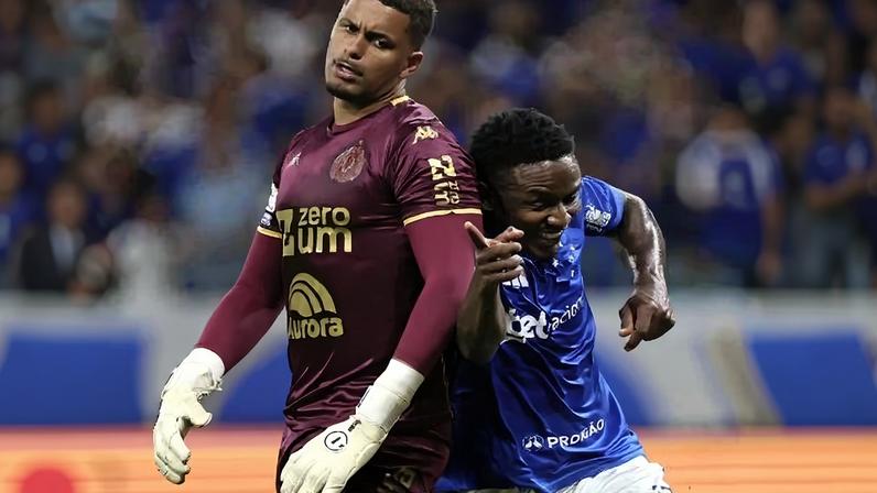 Anderson Paixão, goleiro da Chapecoense, no duelo contra o Cruzeiro
