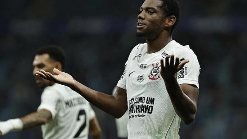 André comemora seu segundo gol na vitória do Corinthians sobre o Grêmio