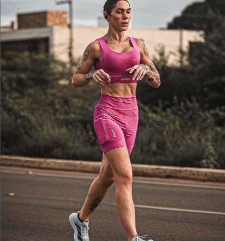 Anna Gabriela, corredora trans, ficou na quinta colocação na Meia Maratona de Mossoró