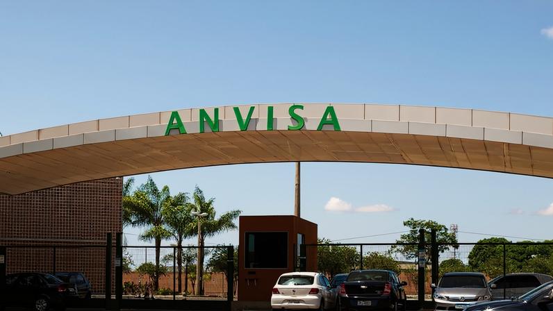 1 de 1 ANVISA - Agência Nacional de Vigilância Sanitária. Brasília, Distrito Federal - Brasil. 6 de dezembro de 2020 - Anvisa manda recolher suplementos da Mais Mu após falhas em fábrica - Metrópoles - Foto: Rmcarvalho/Getty Images