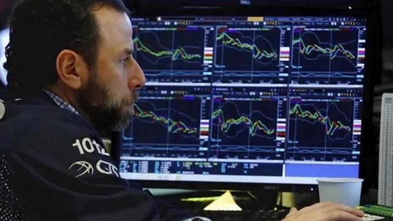 Operador da Bolsa de Nova York (Nyse) — Foto: Richard Drew/AP