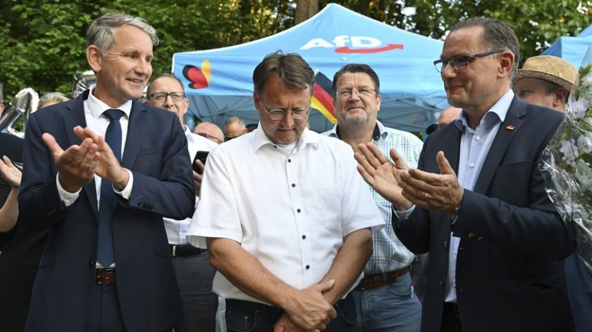Políticos da Alternativa para a Alemanha (AfD) comemoram vitória em Sonneberg