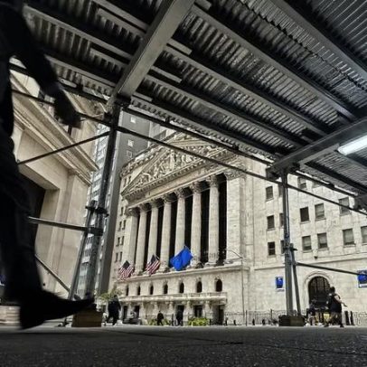 Bolsas de NY renovam recordes apesar de cautela com EUA e Irã