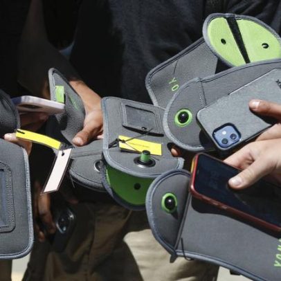Empresas lacram celulares para evitar distrações: é viável no Brasil?
