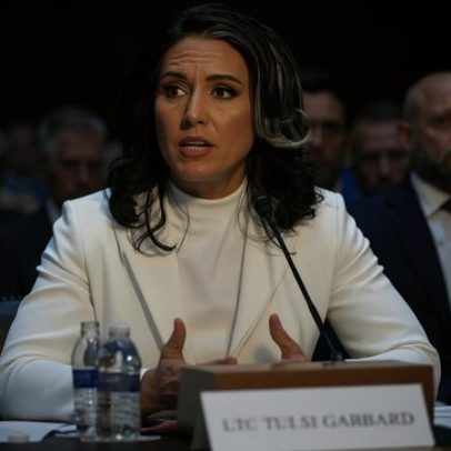 Tulsi Gabbard renuncia ao comando da Inteligência dos EUA