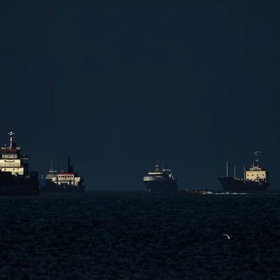EUA afirmam domo no Estreito de Ormuz; Emirados relatam novos ataques do Irã