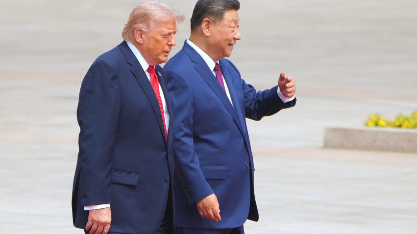 Trump é recebido por Xi Jinping em Pequim, em 13 de maio de 2026 — Foto: AP Photo/Mark Schiefelbein